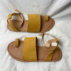 Universal Thread Kenya Sandal Size 11- Mustard Yellow